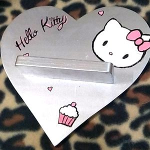 Hello kitty heart shelf